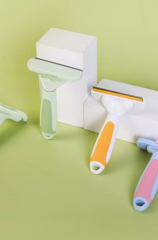 Pet Deshedding Brush: Rounded Teeth